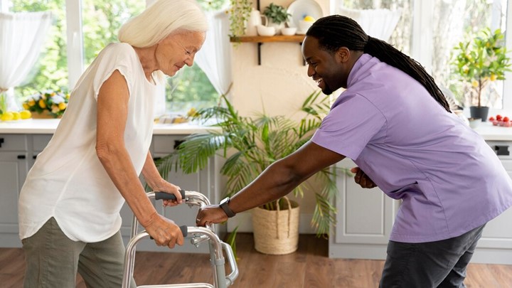 how much do private caregivers make per hour